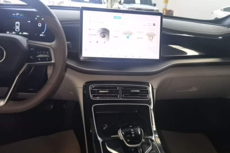 Used BYD Qin PLUS 2024 HONOR Edition DM-i 120KM Beyond Model Audio And AC Panel