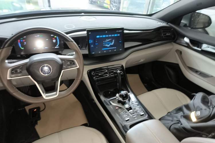Used BYD Qin PLUS 2024 HONOR Edition DM-i 55KM Leading Model Audio And AC Panel