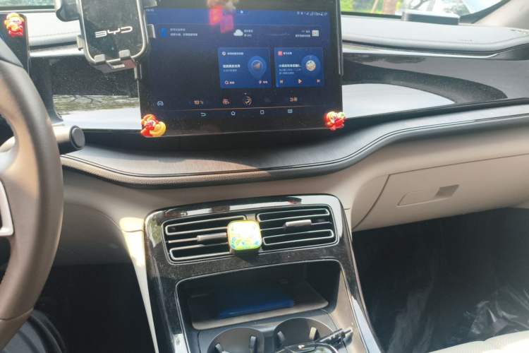 Used BYD Qin PLUS 2024 HONOR Edition DM-i 55KM Leading Model Audio And AC Panel