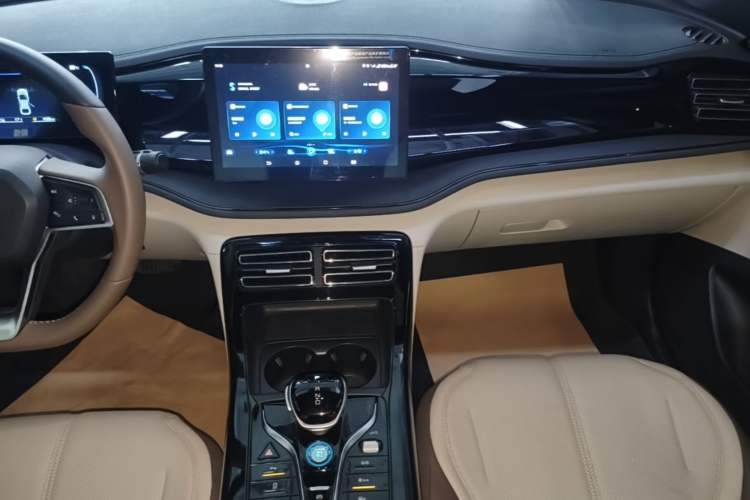 Used BYD Qin PLUS 2024 HONOR Edition DM-i 55KM Leading Model Audio And AC Panel