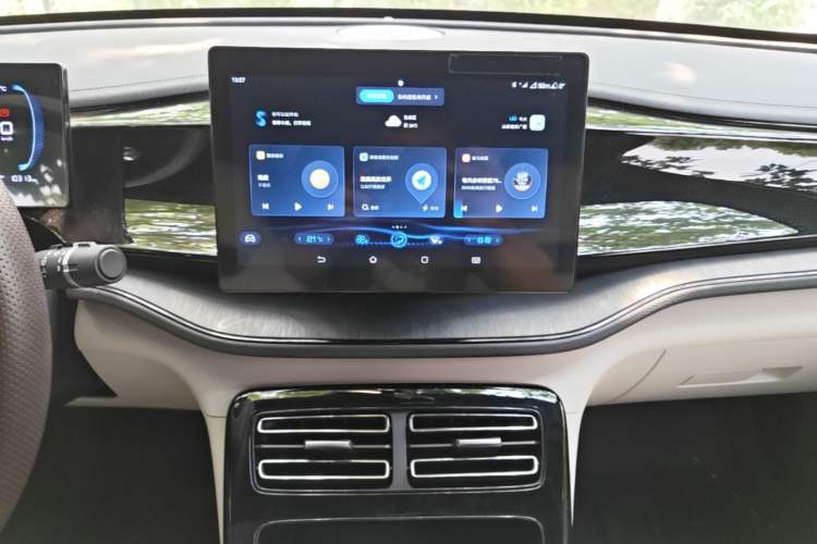 Used BYD Qin PLUS 2024 HONOR Edition DM-i 55KM Leading Model Audio And AC Panel