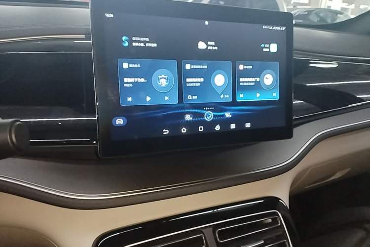 Used BYD Qin PLUS 2024 Honor Edition EV 420KM Beyond Model Audio And AC Panel