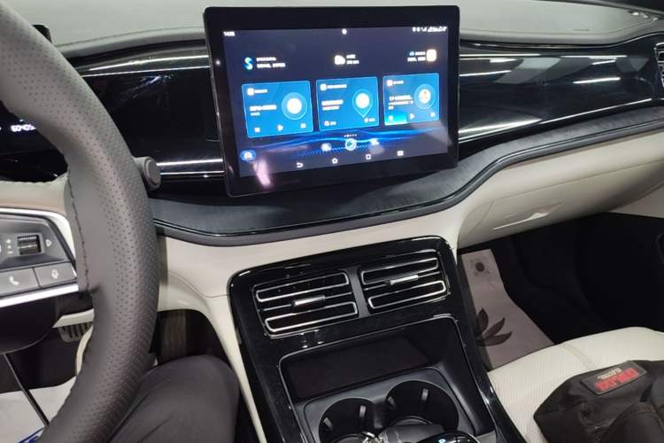 Used BYD Qin PLUS 2024 HONOR Edition DM-i 55KM Leading Model Audio And AC Panel
