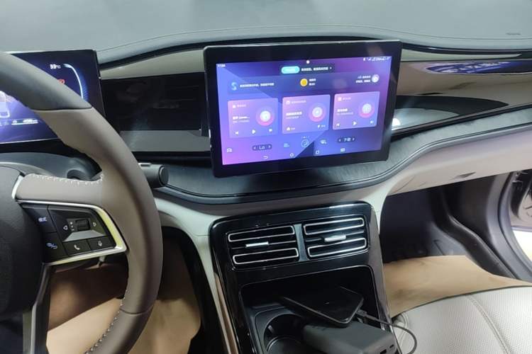 Used BYD Qin PLUS 2024 HONOR Edition DM-i 55KM Leading Model Audio And AC Panel