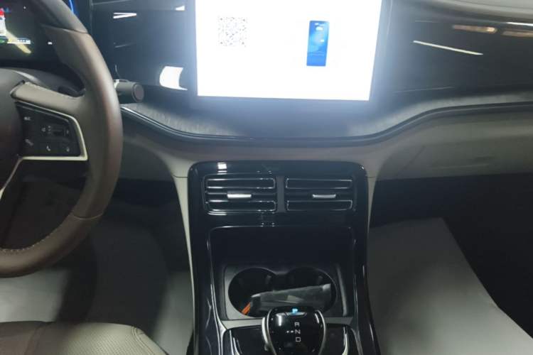 Used BYD Qin PLUS 2024 HONOR Edition DM-i 55KM Leading Model Audio And AC Panel
