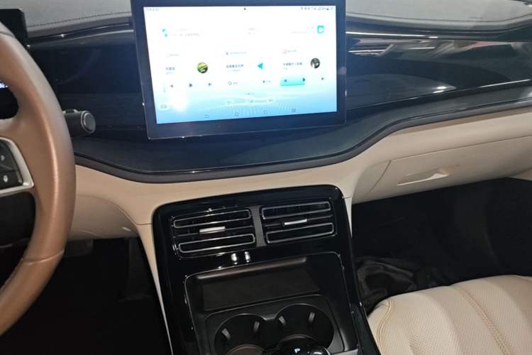 Used BYD Qin PLUS 2024 HONOR Edition DM-i 55KM Leading Model Audio And AC Panel