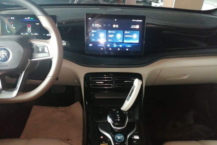 Used BYD Qin PLUS 2024 HONOR Edition DM-i 55KM Leading Model Audio And AC Panel