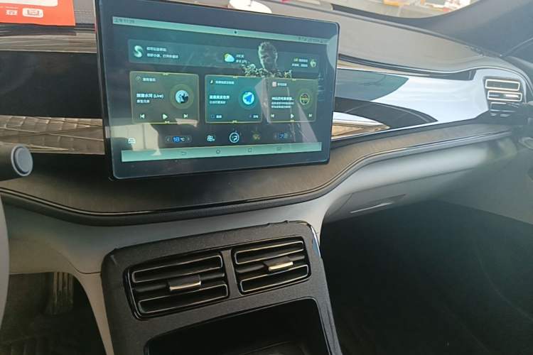 Used BYD Qin PLUS 2024 HONOR Edition DM-i 55KM Leading Model Audio And AC Panel