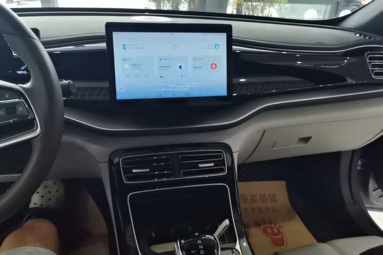 Used BYD Qin PLUS 2024 Honor Edition EV 420KM Leading Model Audio And AC Panel