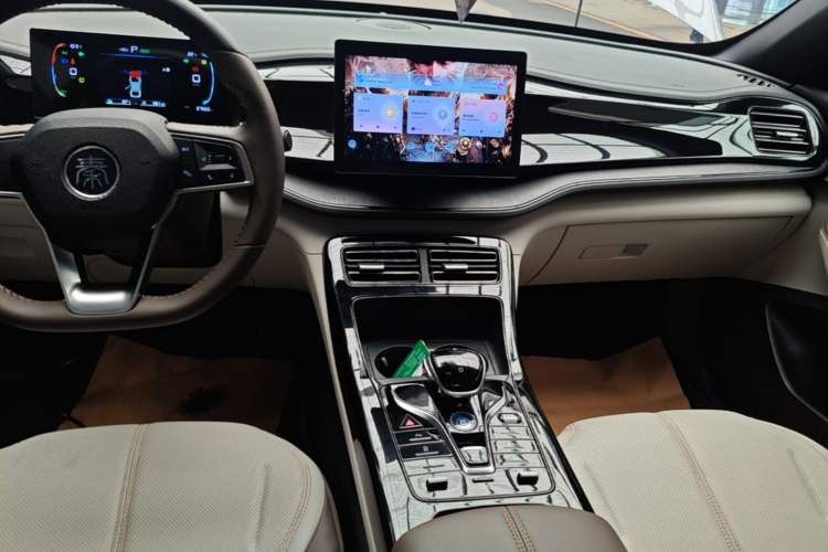 Used BYD Qin PLUS 2024 HONOR Edition DM-i 55KM Leading Model Audio And AC Panel