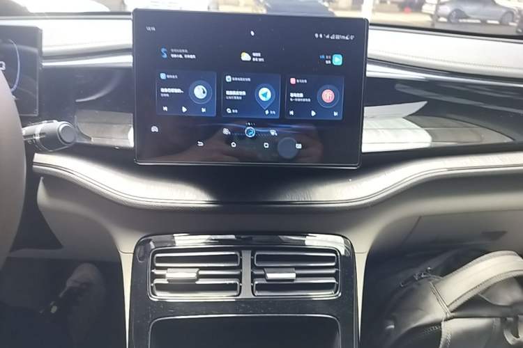 Used BYD Qin PLUS 2024 HONOR Edition DM-i 55KM Leading Model Audio And AC Panel