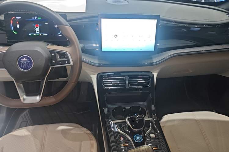 Used BYD Qin PLUS 2024 HONOR Edition DM-i 55KM Leading Model Audio And AC Panel