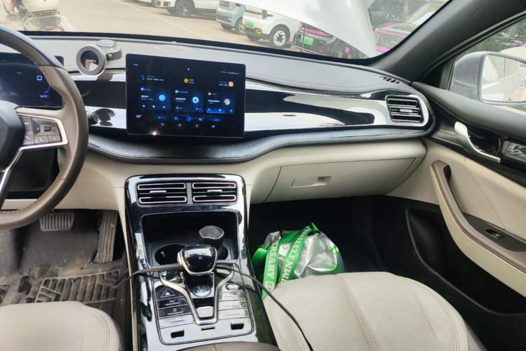Used BYD Qin PLUS 2024 HONOR Edition DM-i 55KM Leading Model Audio And AC Panel