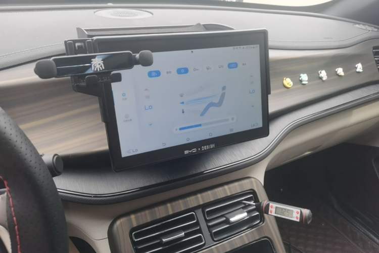Used BYD Qin PLUS 2024 HONOR Edition DM-i 55KM Leading Model Audio And AC Panel