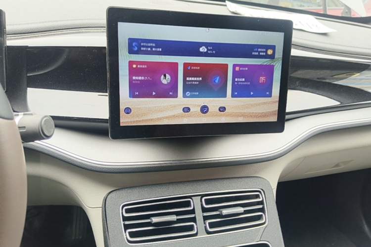 Used BYD Qin PLUS 2024 Honor Edition EV 420KM Leading Model Audio And AC Panel