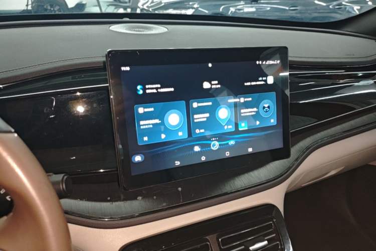 Used BYD Qin PLUS 2024 HONOR Edition DM-i 55KM Leading Model Audio And AC Panel