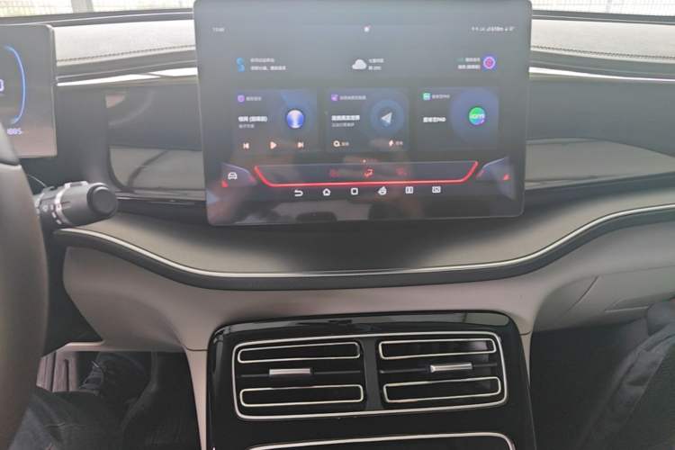 Used BYD Qin PLUS 2024 Honor Edition EV 510KM Leading Model Audio And AC Panel