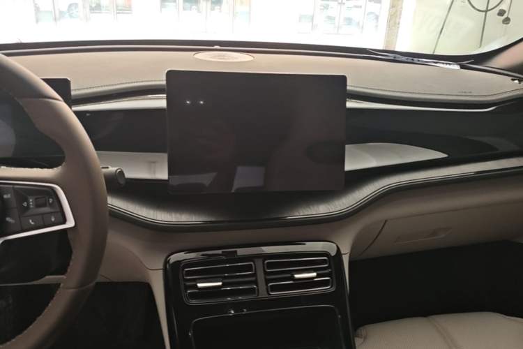 Used BYD Qin PLUS 2024 HONOR Edition DM-i 55KM Leading Model Audio And AC Panel