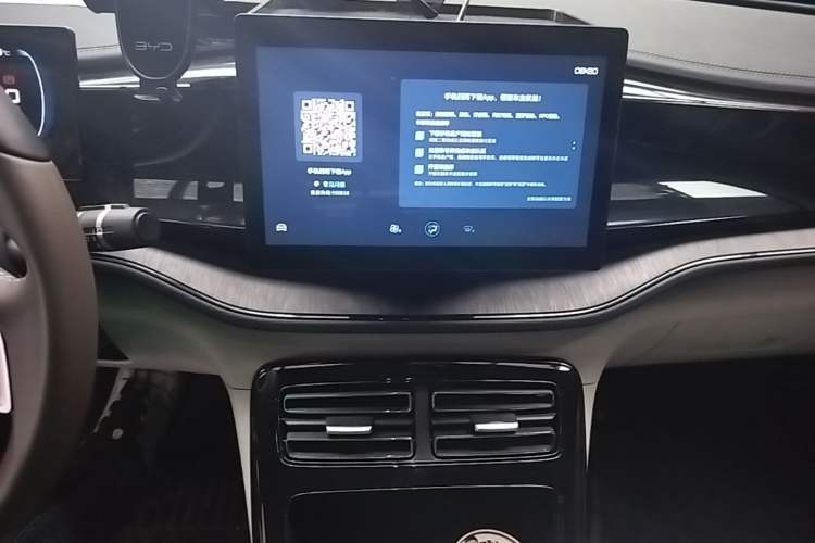 Used BYD Qin PLUS 2024 HONOR Edition DM-i 55KM Leading Model Audio And AC Panel