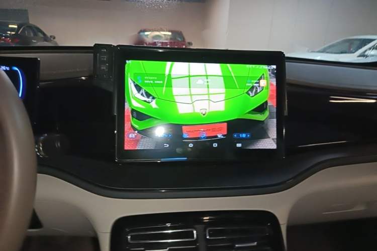 Used BYD Qin PLUS 2024 HONOR Edition DM-i 55KM Leading Model Audio And AC Panel