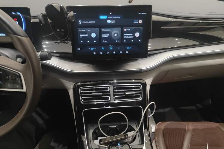 Used BYD Qin PLUS 2024 HONOR Edition DM-i 120KM Leading Model Audio And AC Panel