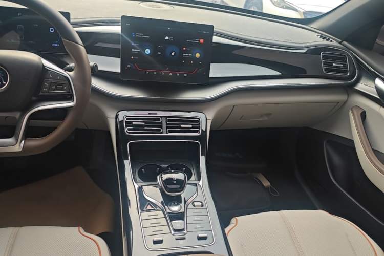 Used BYD Qin PLUS 2024 Honor Edition EV 420KM Beyond Model Audio And AC Panel