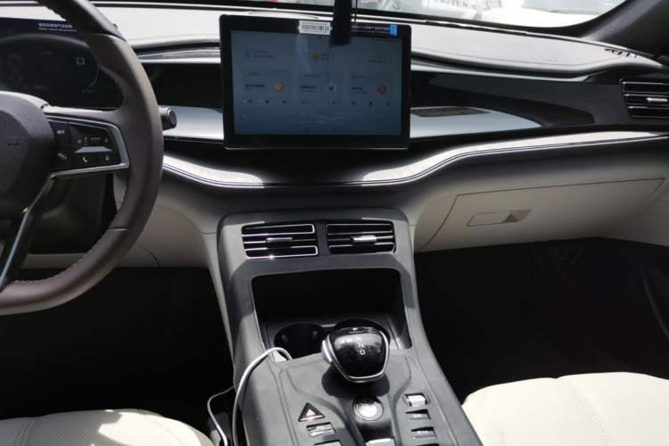 Used BYD Qin PLUS 2024 HONOR Edition DM-i 55KM Leading Model Audio And AC Panel