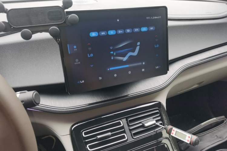 Used BYD Qin PLUS 2024 HONOR Edition DM-i 55KM Leading Model Audio And AC Panel
