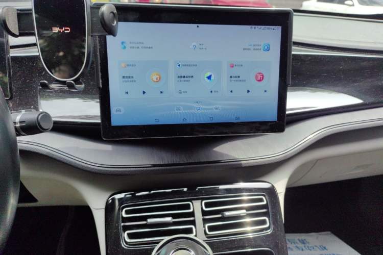 Used BYD Qin PLUS 2024 HONOR Edition DM-i 55KM Leading Model Audio And AC Panel