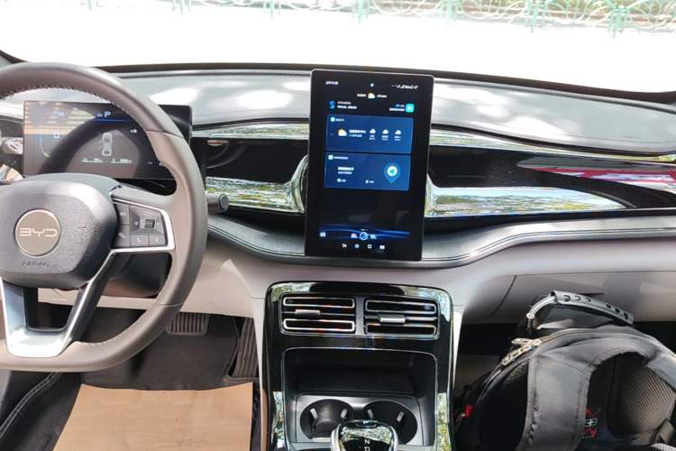 Used BYD Qin PLUS 2024 HONOR Edition DM-i 55KM Leading Model Audio And AC Panel