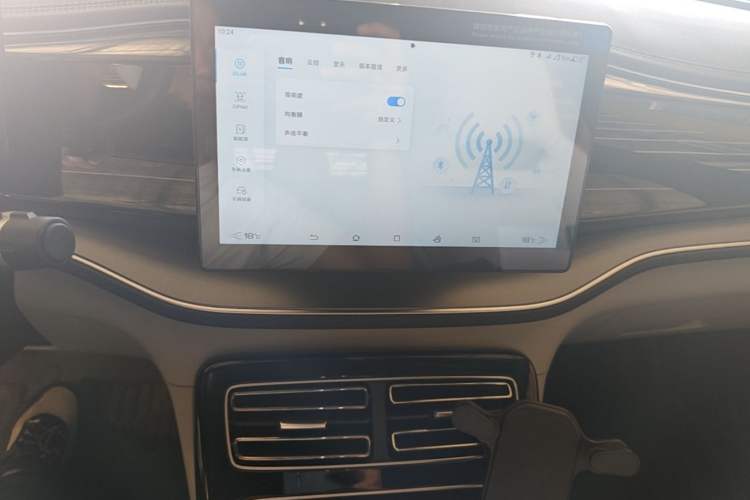 Used BYD Qin PLUS 2024 Honor Edition EV 420KM Leading Model Audio And AC Panel