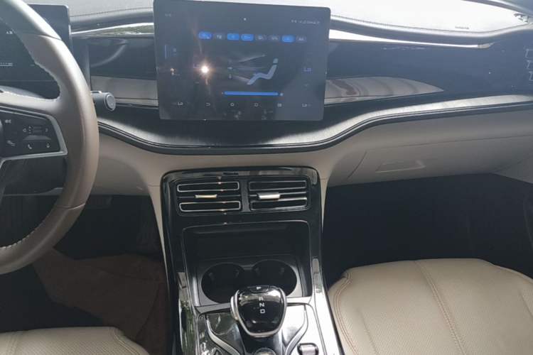 Used BYD Qin PLUS 2024 HONOR Edition DM-i 55KM Leading Model Audio And AC Panel