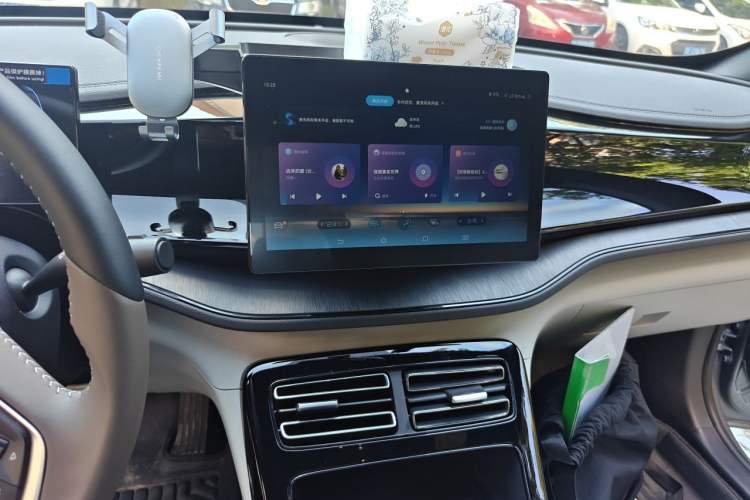 Used BYD Qin PLUS 2024 HONOR Edition DM-i 55KM Leading Model Audio And AC Panel