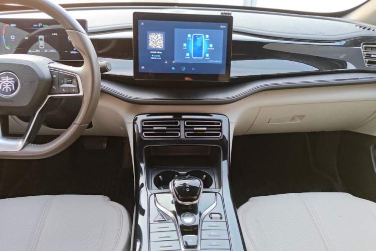 Used BYD Qin PLUS 2024 HONOR Edition DM-i 55KM Leading Model Audio And AC Panel