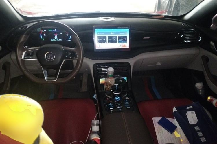 Used BYD Qin PLUS 2024 HONOR Edition DM-i 55KM Leading Model Center Console