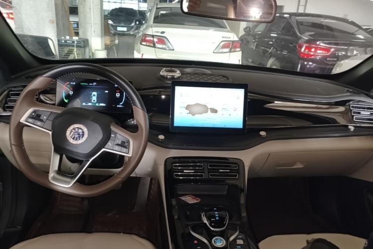 Used BYD Qin PLUS 2024 HONOR Edition DM-i 55KM Leading Model Center Console
