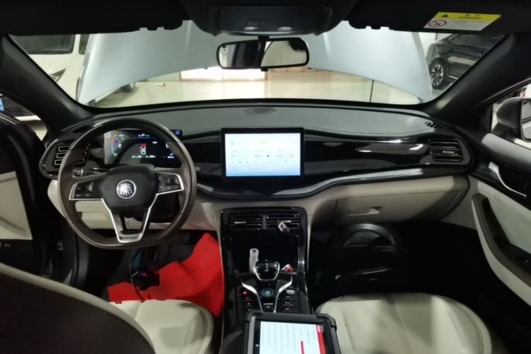 Used BYD Qin PLUS 2024 HONOR Edition DM-i 55KM Leading Model Center Console