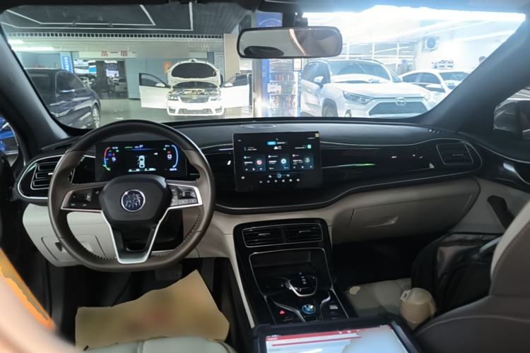 Used BYD Qin PLUS 2024 HONOR Edition DM-i 120KM Leading Model Center Console
