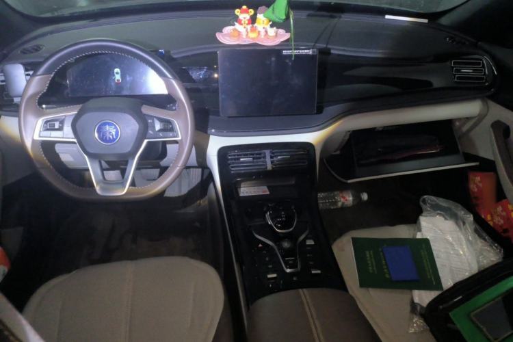 Used BYD Qin PLUS 2024 HONOR Edition DM-i 55KM Leading Model Center Console