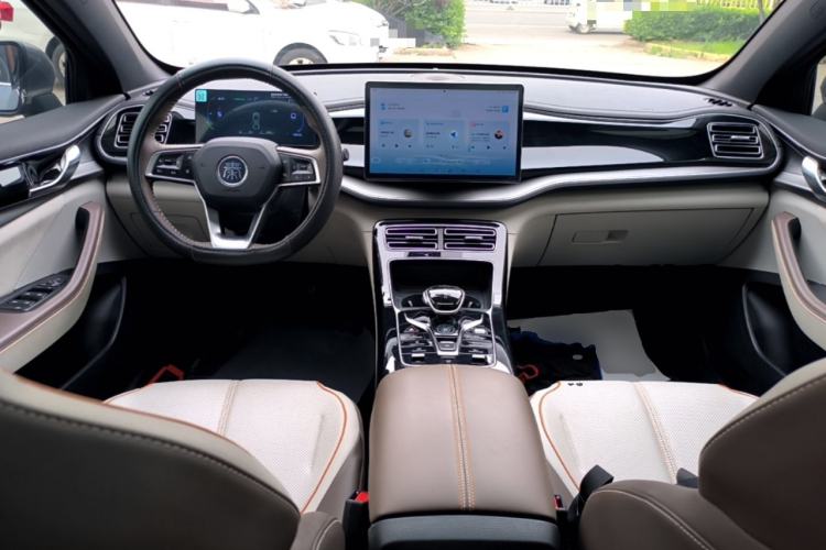 Used BYD Qin PLUS 2024 HONOR Edition DM-i 120KM Beyond Model Center Console