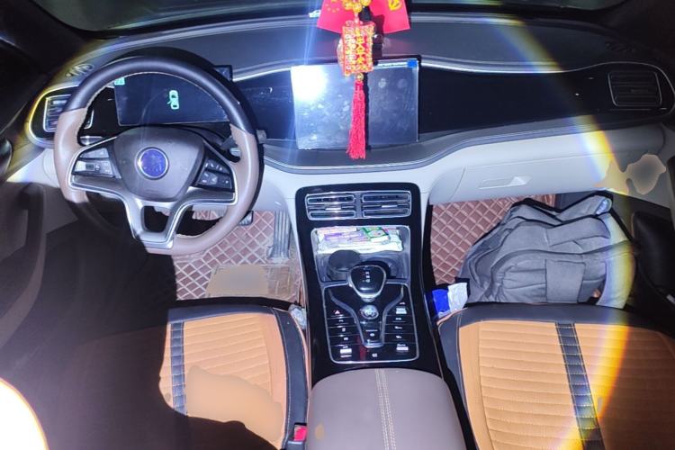 Used BYD Qin PLUS 2024 Honor Edition EV 510KM Leading Model Center Console