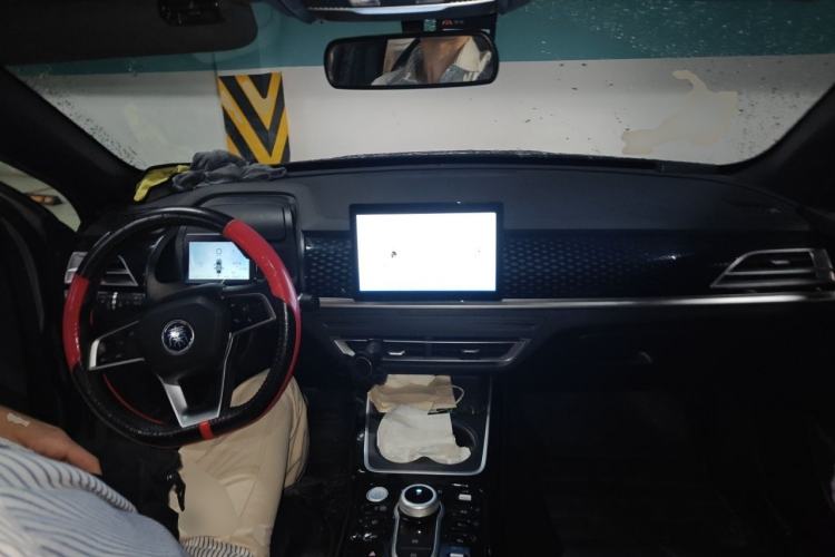 Used BYD Qin PLUS 2024 Honor Edition EV 420KM Leading Model Center Console