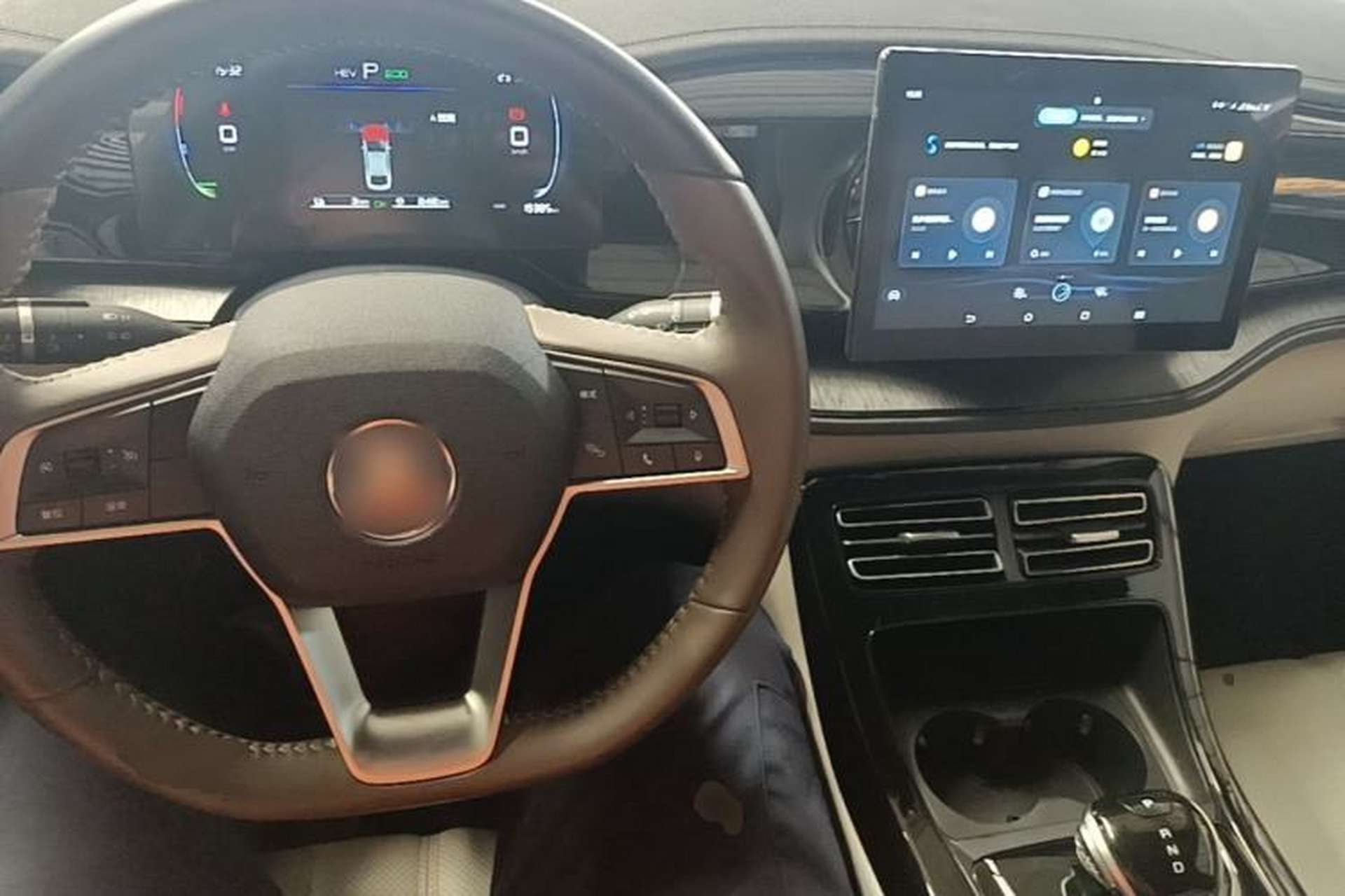 Used BYD Qin PLUS 2024 HONOR Edition DM-i 55KM Leading Model Center Console