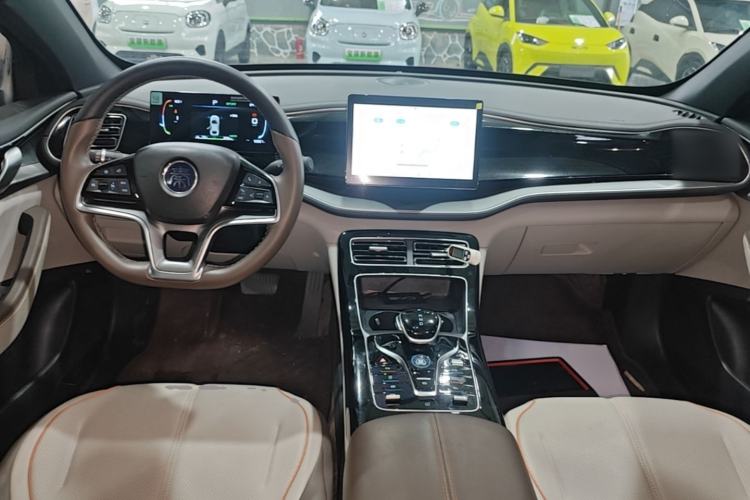 Used BYD Qin PLUS 2024 Honor Edition EV 510KM Beyond Model Center Console
