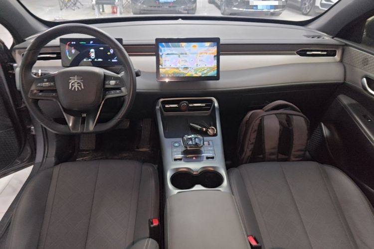 Used BYD Qin PLUS 2024 HONOR Edition DM-i 55KM Leading Model Center Console