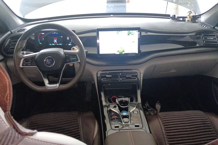 Used BYD Qin PLUS 2024 HONOR Edition DM-i 55KM Leading Model Center Console