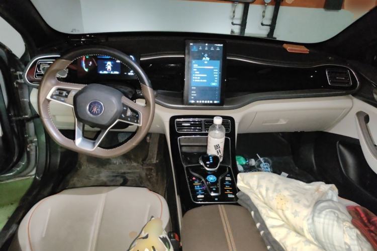Used BYD Qin PLUS 2024 HONOR Edition DM-i 120KM Leading Model Center Console