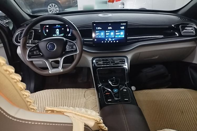 Used BYD Qin PLUS 2024 Honor Edition EV 420KM Beyond Model Center Console