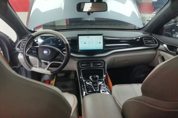 Used BYD Qin PLUS 2024 Honor Edition EV 510KM Beyond Model Center Console