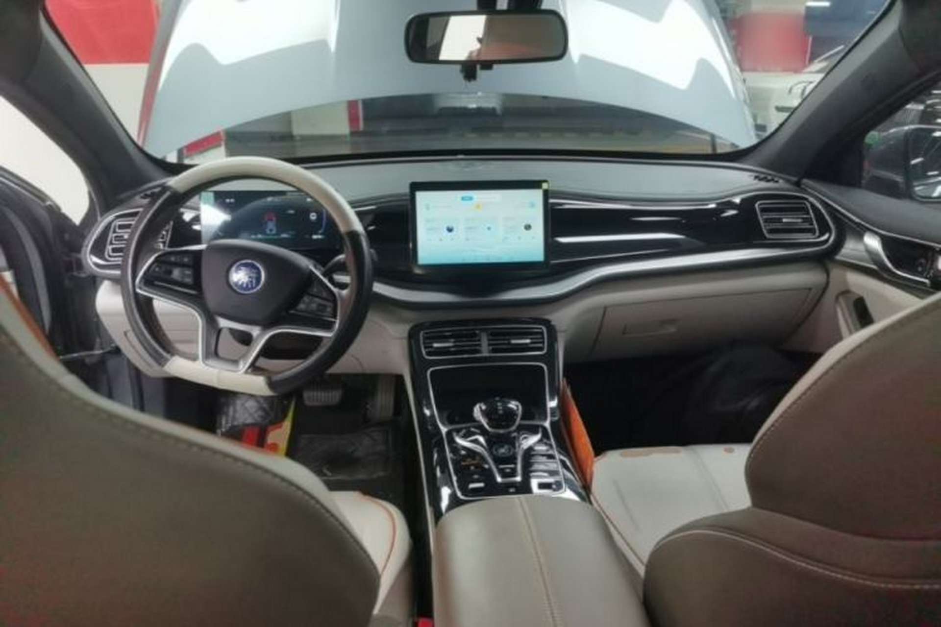 Used BYD Qin PLUS 2024 Honor Edition EV 510KM Beyond Model Center Console